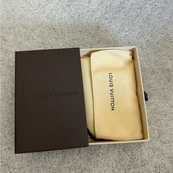 Louis Vuitton Key/Coin Pouch - Picture 5 of 5